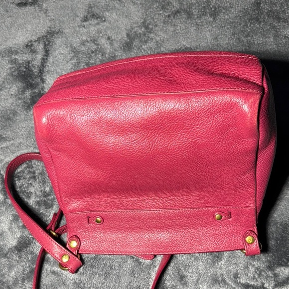 Pink Crossbody Bag with Structured Design and Gold Hardware - Picture 4 of 9